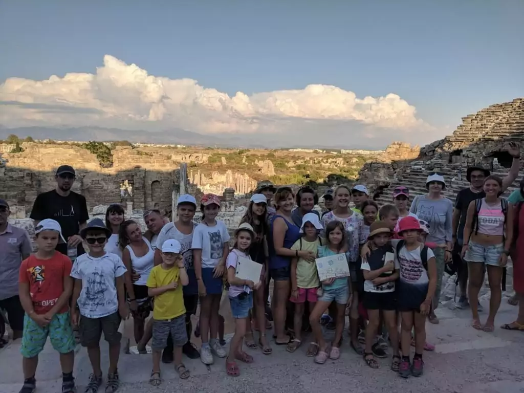 Дети в летнем лагере