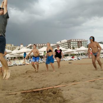 Игры с мячом на пляже