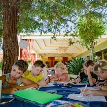 Урок в лагере в Греции